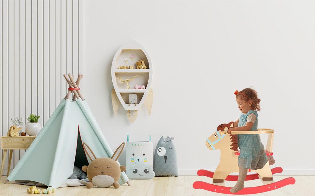 Dřevěný houpací kůň s opěradlem