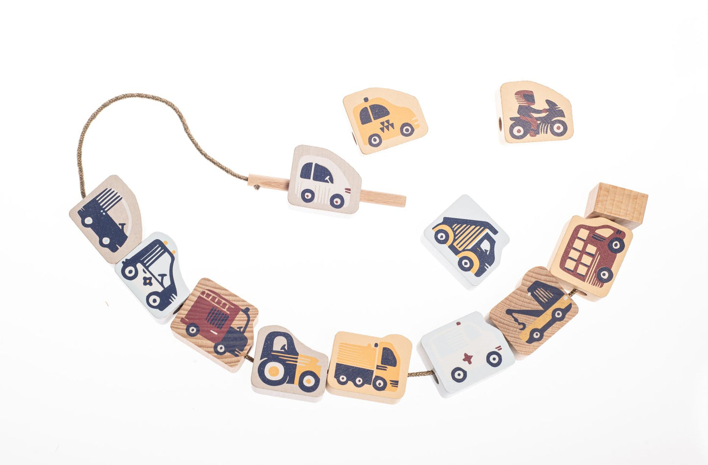 CUBIKA Pastel 16006 Navlékací dopravní prostředky - navlékací set - 13 dřevěných dílů a 8 předloh