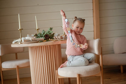 CUBIKA Pastel 16013 Navlékací pohádka - navlékací set - 13 dřevěných dílů a 8 předloh