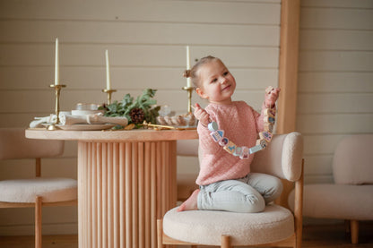 CUBIKA Pastel 16013 Navlékací pohádka - navlékací set - 13 dřevěných dílů a 8 předloh