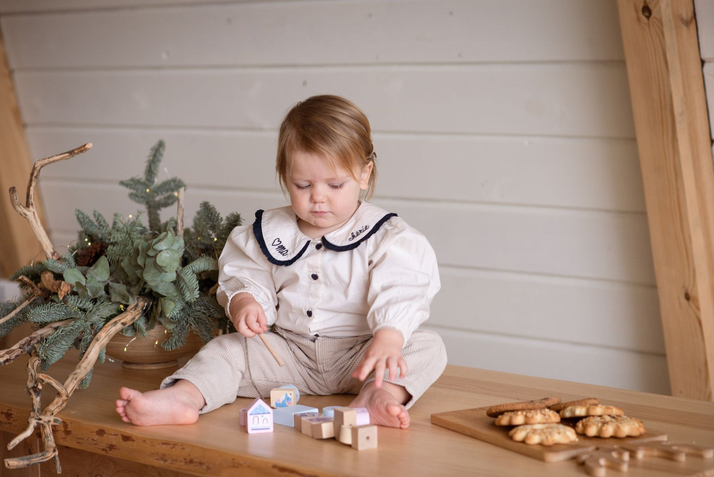 CUBIKA Pastel 16013 Navlékací pohádka - navlékací set - 13 dřevěných dílů a 8 předloh