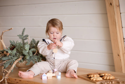 CUBIKA Pastel 16013 Navlékací pohádka - navlékací set - 13 dřevěných dílů a 8 předloh