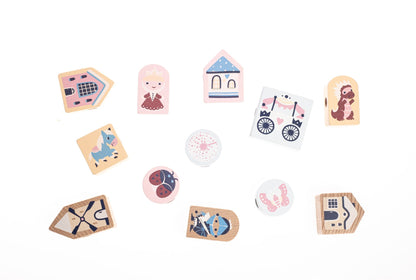 CUBIKA Pastel 16013 Navlékací pohádka - navlékací set - 13 dřevěných dílů a 8 předloh