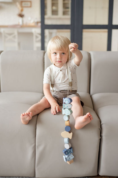 CUBIKA Pastel 16020 Navlékací ryby a mořští živočichové - navlékací set - 13 dřevěných dílů a 8 předloh