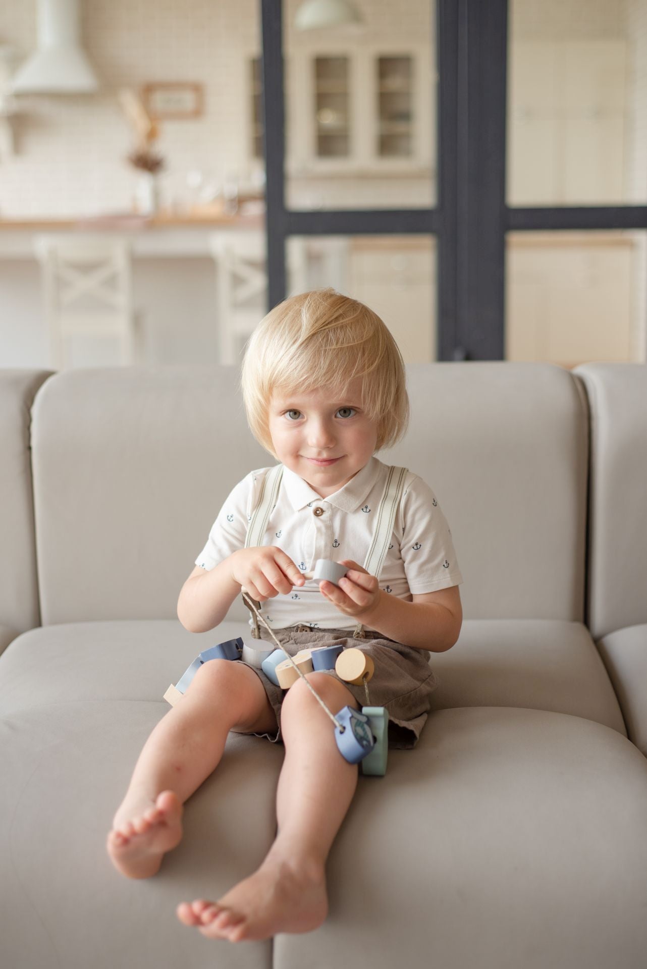 CUBIKA Pastel 16020 Navlékací ryby a mořští živočichové - navlékací set - 13 dřevěných dílů a 8 předloh