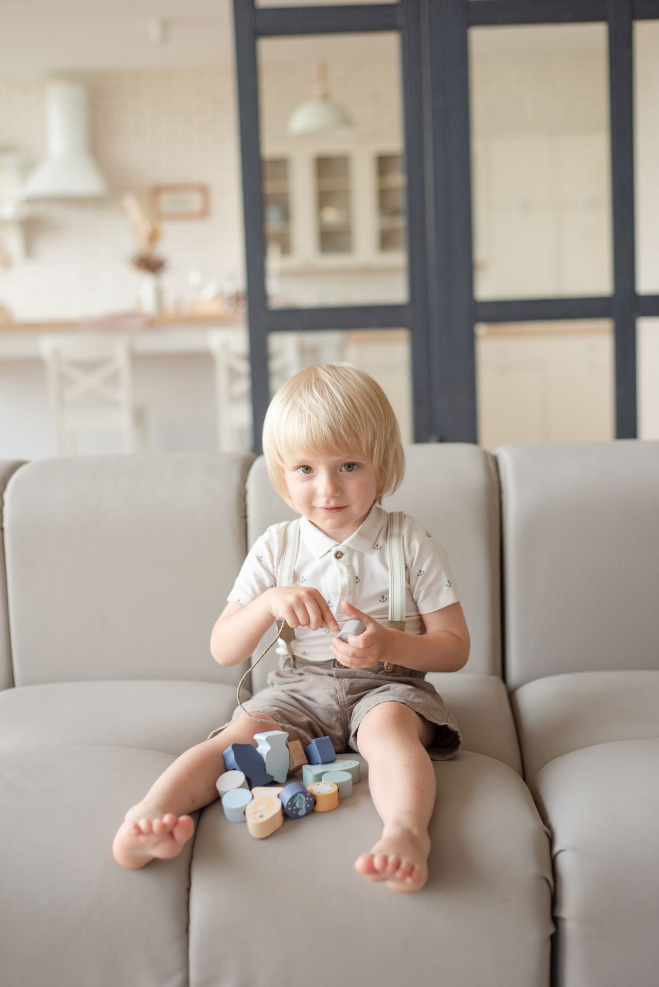 CUBIKA Pastel 16020 Navlékací ryby a mořští živočichové - navlékací set - 13 dřevěných dílů a 8 předloh