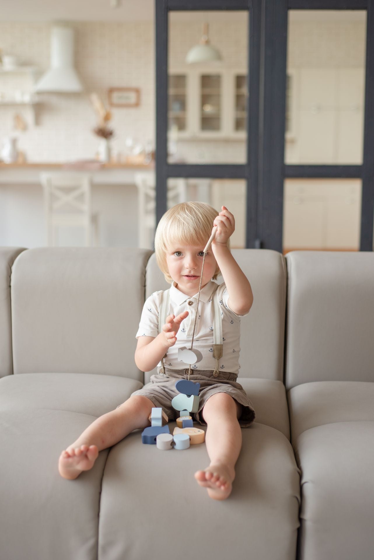 CUBIKA Pastel 16020 Navlékací ryby a mořští živočichové - navlékací set - 13 dřevěných dílů a 8 předloh