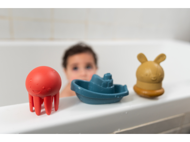 Sada hraček do koupele s osuškou