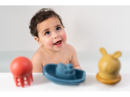 Sada hraček do koupele s osuškou