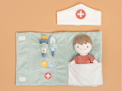 Panenka Jim s lékařskou sadou