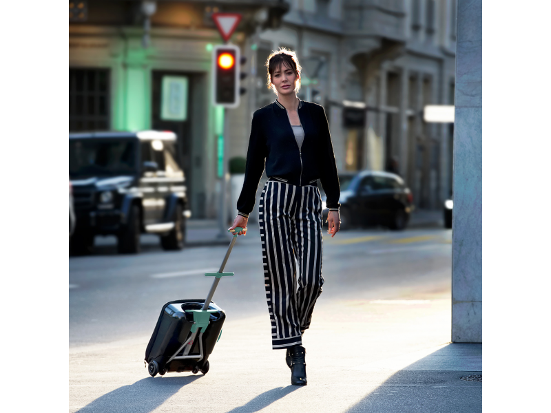 Kufr na kolečkách se sedátkem Eazy Green Blue