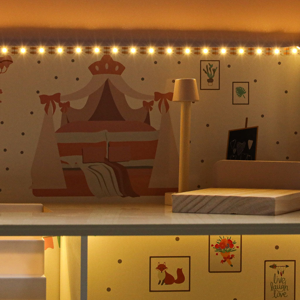 Dřevěný domeček pro panenky LULILO Peonio 70 cm – růžový s LED osvětlením