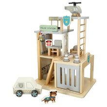 Dřevěná policejní stanice + policejní auto s vrtulníkem