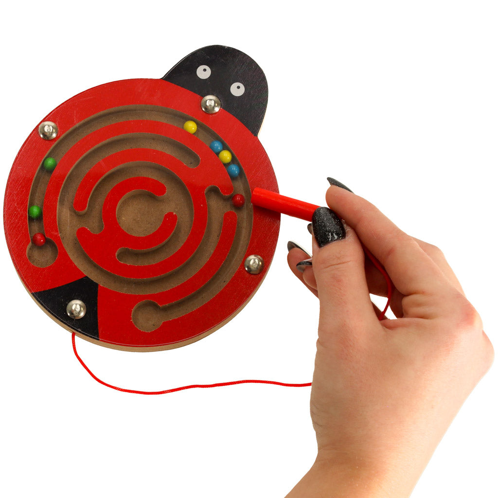 Magnetický labyrint beruška – logická hra s kuličkami