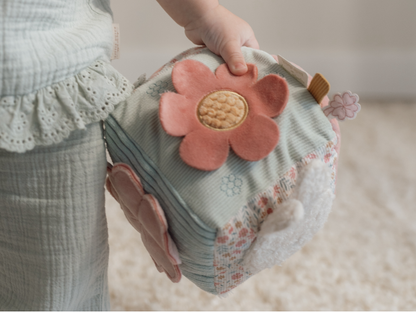 Kostka textilní s aktivitami králíček Miffy Lucky Blossom